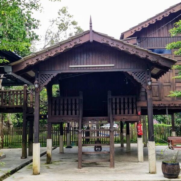 RUMAH AMNA